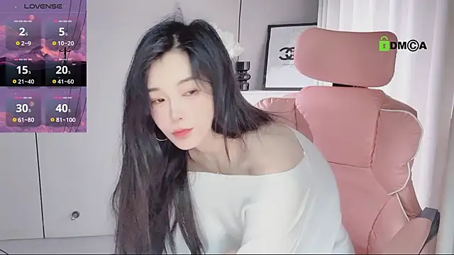 Snapshot of YunShan-33 chatting on June 2026 05:05:02 AM YunShan-33 online show from June 2026 05:05:02 AM