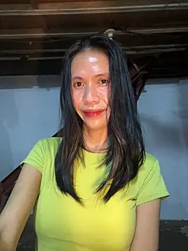 Snapshot of bellaUtops chatting on May 2026 02:10:01 PM bellaUtops online show from May 2026 02:10:01 PM