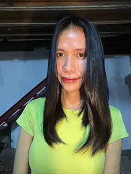 Snapshot of bellaUtops chatting on May 2026 06:28:02 PM bellaUtops online show from May 2026 06:28:02 PM