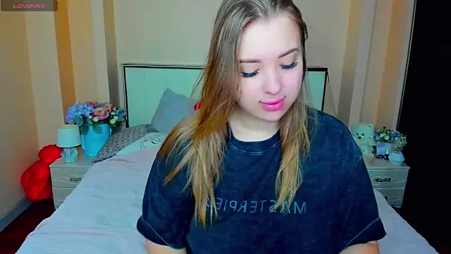 Snapshot of AlexissMmm chatting on November 2025 08:03:02 AM AlexissMmm online show from November 2025 08:03:02 AM