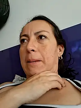 Lauryn Jones online show from June 2026 04:12:02 PM