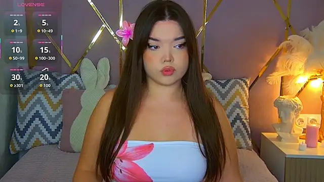 NaomiAster online show from November 2025 06:00:02 AM