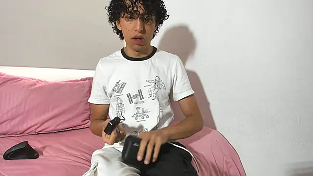 saint dark online show from December 2025 01:16:02 PM