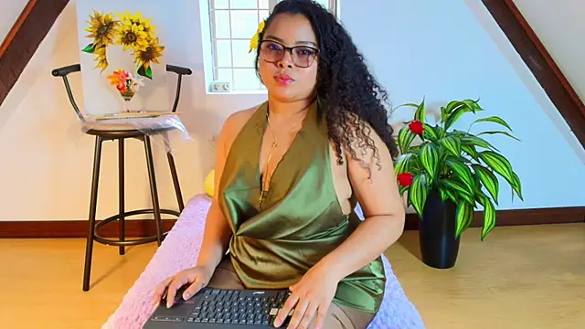 Snapshot of alanaa_gomezz chatting on July 2026 06:12:01 PM alanaa gomezz online show from July 2026 06:12:01 PM