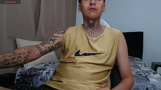 Snapshot of emi_liano10 chatting on November 2025 11:25:02 PM emi liano10 online show from November 2025 11:25:02 PM