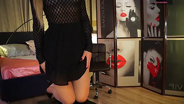 Nikki  Amour online show from November 2025 08:42:01 AM