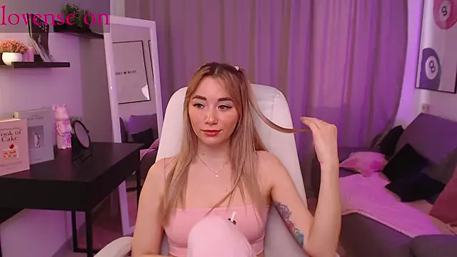 Rosie Mac online show from April 2026 01:23:02 AM