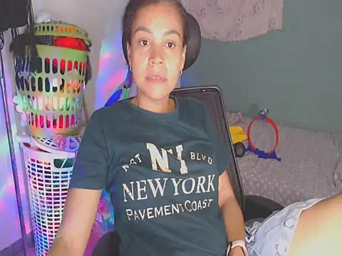 shayna cute online show from June 2026 01:23:02 AM