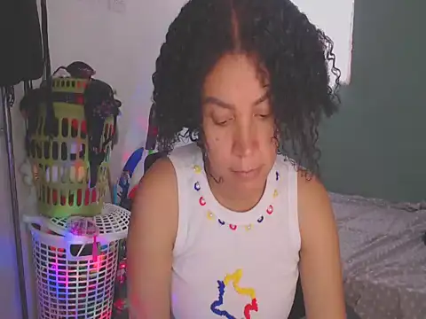 shayna cute online show from July 2026 10:27:02 PM