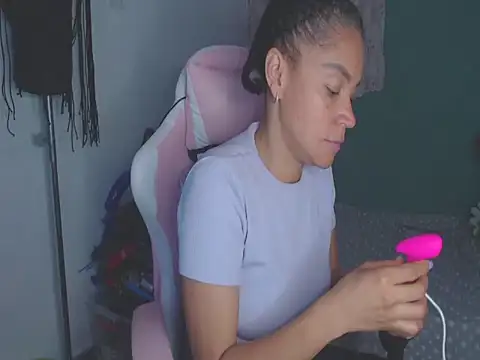 shayna cute online show from July 2026 02:49:02 AM