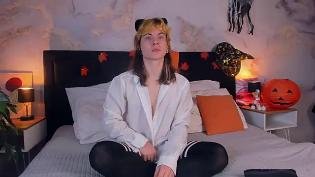 MattMarnee online show from November 2025 12:27:02 PM