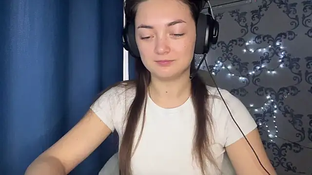 TwotyBright online show from December 2025 06:10:01 AM