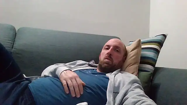 Snapshot of luca_beech88 chatting on April 2026 06:20:01 PM luca beech88 online show from April 2026 06:20:01 PM