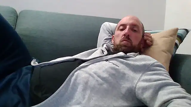 Snapshot of luca_beech88 chatting on April 2026 06:39:01 PM luca beech88 online show from April 2026 06:39:01 PM