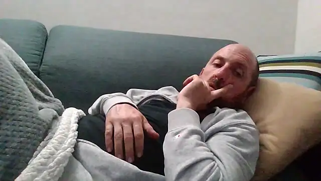 Snapshot of luca_beech88 chatting on April 2026 06:57:02 PM luca beech88 online show from April 2026 06:57:02 PM