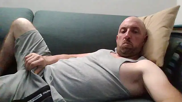 Snapshot of luca_beech88 chatting on April 2026 06:47:02 PM luca beech88 online show from April 2026 06:47:02 PM