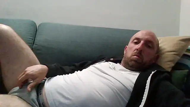 Snapshot of luca_beech88 chatting on May 2026 07:11:02 PM luca beech88 online show from May 2026 07:11:02 PM