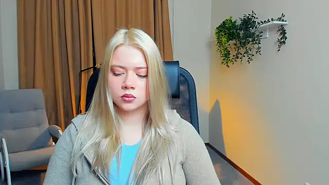 Snapshot of MichelinaRiff chatting on November 2025 01:54:02 PM MichelinaRiff online show from November 2025 01:54:02 PM