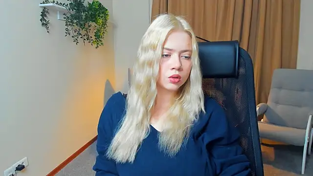 Snapshot of MichelinaRiff chatting on November 2025 12:16:01 PM MichelinaRiff online show from November 2025 12:16:01 PM