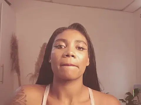 Miss Benz online show from November 2025 01:55:01 PM