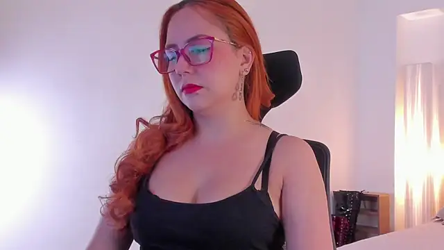 Snapshot of MistressErza chatting on June 2026 03:38:02 PM MistressErza online show from June 2026 03:38:02 PM
