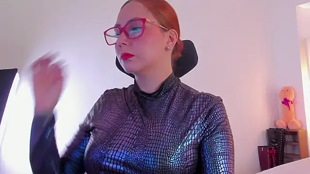 Snapshot of MistressErza chatting on July 2026 03:16:01 PM MistressErza online show from July 2026 03:16:01 PM