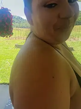 Snapshot of thickfarmtwat chatting on June 2026 03:18:01 PM thickfarmtwat online show from June 2026 03:18:01 PM