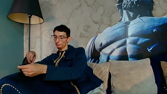 ZyroNight online show from November 2025 02:05:01 PM