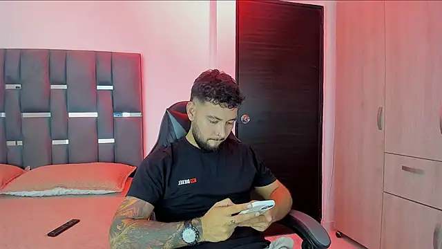 Snapshot of noah_corvelle chatting on November 2025 11:16:02 PM noah corvelle online show from November 2025 11:16:02 PM