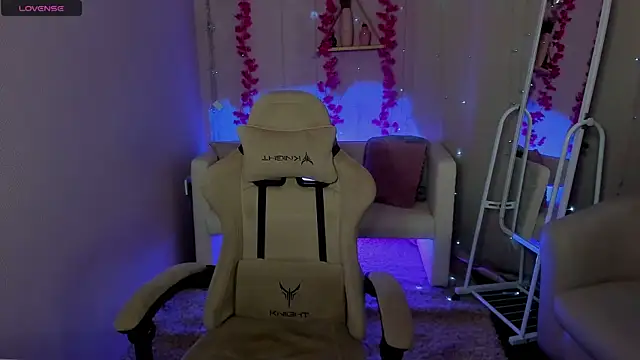 Snapshot of Hanako_Rey chatting on November 2025 01:58:01 PM Hanako Rey online show from November 2025 01:58:01 PM