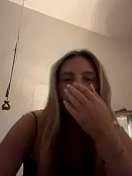 Snapshot of Ell_albescu chatting on November 2025 09:04:01 PM Ell albescu online show from November 2025 09:04:01 PM