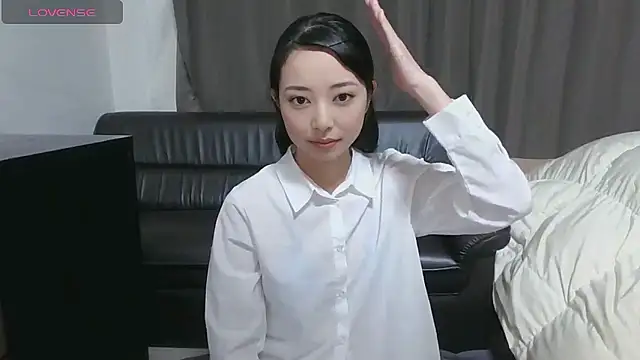 Snapshot of --Hina-- chatting on March 2026 01:33:01 AM --Hina-- online show from March 2026 01:33:01 AM