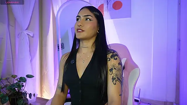 Snapshot of Nikita_luan chatting on August 2026 12:57:02 AM Nikita luan online show from August 2026 12:57:02 AM
