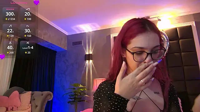 Snapshot of Siena_Foxx chatting on February 2026 02:57:01 PM Siena Foxx online show from February 2026 02:57:01 PM