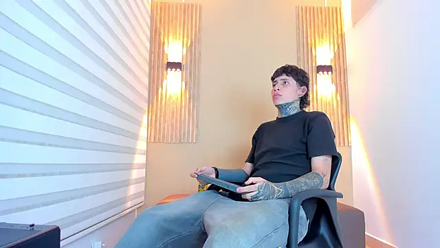 DANTE ARMSTRONG online show from December 2025 03:47:01 AM