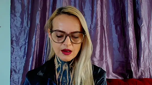 TattooTemptress online show from December 2025 05:01:02 AM