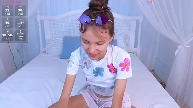 Snapshot of Little__Lunaa chatting on August 2026 10:47:02 AM Little Lunaa online show from August 2026 10:47:02 AM