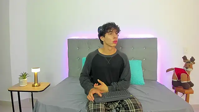 chris evans27 online show from November 2025 01:17:01 AM