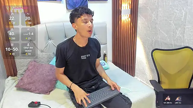 Snapshot of Elian_Julian chatting on November 2025 01:27:01 AM Elian Julian online show from November 2025 01:27:01 AM