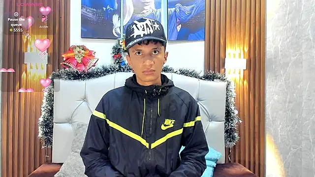 Elian Julian online show from November 2025 12:32:02 AM