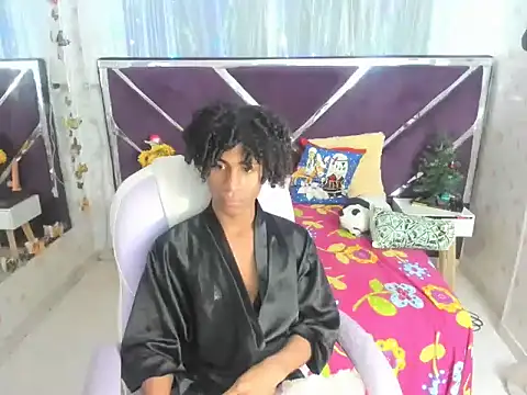 Snapshot of Santy_bigcock_01 chatting on November 2025 11:42:02 AM Santy bigcock 01 online show from November 2025 11:42:02 AM