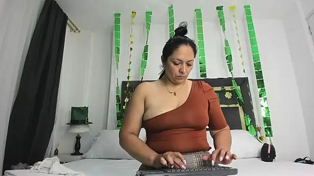 CatleyaSmith online show from March 2026 12:41:02 PM