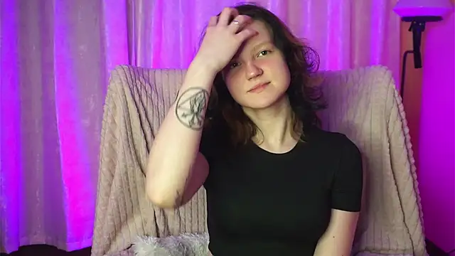 LatinaHuguenin online show from March 2026 08:02:01 PM