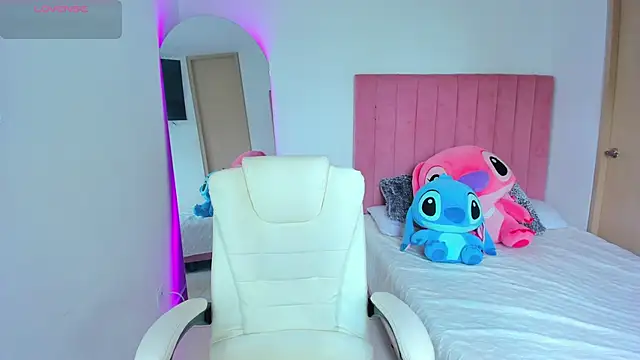 Janettcruz online show from March 2026 07:19:01 PM