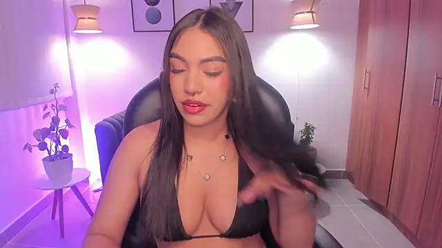 Snapshot of emma_connor1 chatting on July 2026 04:58:02 AM emma connor1 online show from July 2026 04:58:02 AM