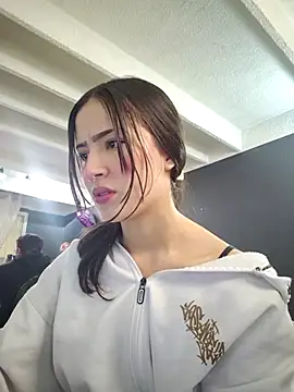 Celeste Moretti online show from November 2025 01:44:02 PM