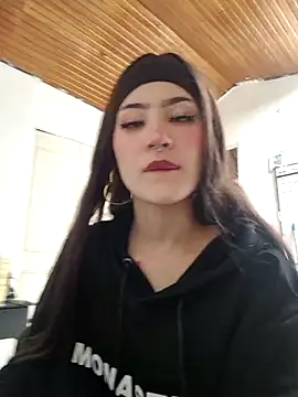 Celeste Moretti online show from November 2025 01:00:02 PM