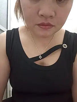 Snapshot of linh-xinh18 chatting on November 2025 05:24:01 PM linh-xinh18 online show from November 2025 05:24:01 PM