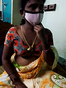 Snapshot of Couple1114 chatting on November 2025 10:04:02 AM Couple1114 online show from November 2025 10:04:02 AM