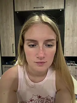 Snapshot of olliebells chatting on May 2026 06:06:01 PM olliebells online show from May 2026 06:06:01 PM